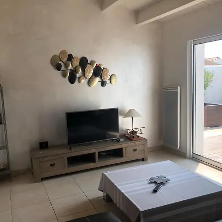 Avec Piscine A Proximite Immediate De La Villa Le Bois-Plage-en-Ré